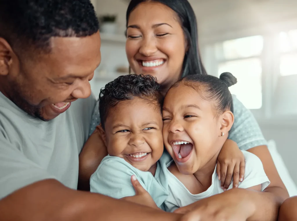 Parents encouraging a healthy sibling relationship.