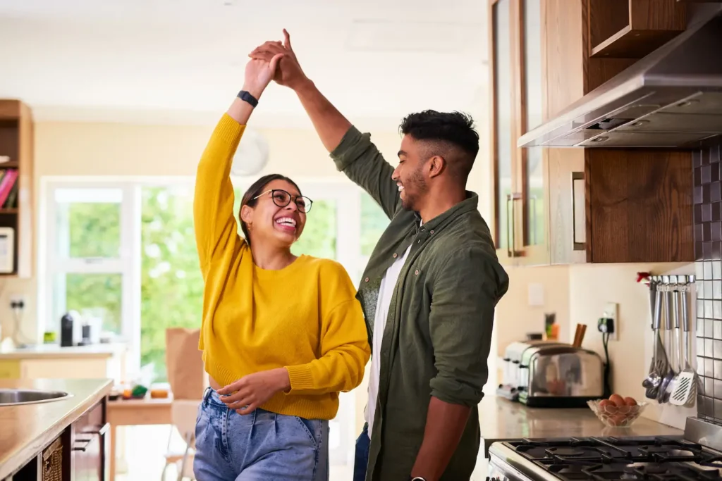 A dating couple learning about red flags vs. growth areas to determine whether to mover forward with the relationship.
